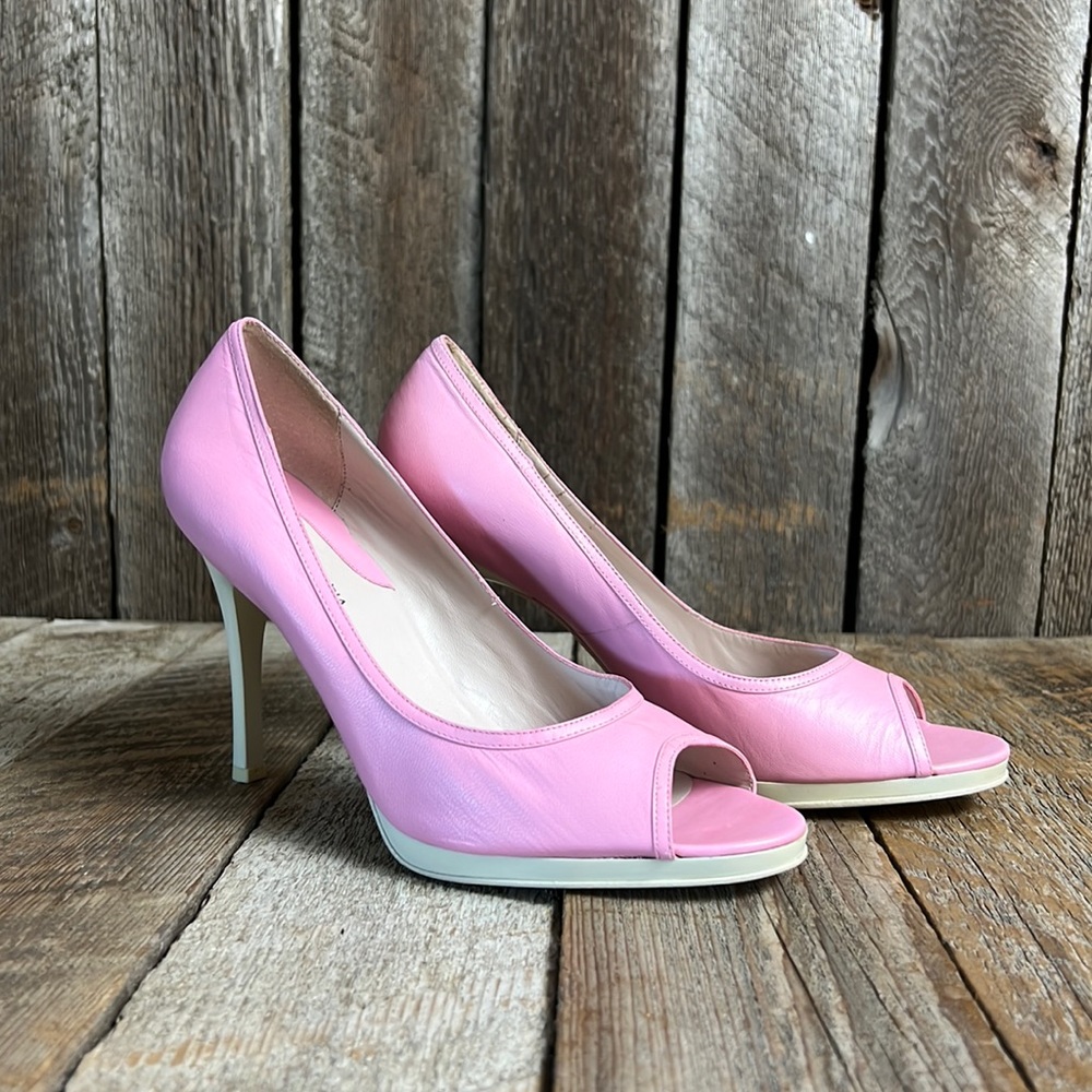 BCBGMAXAZRIA Rosebloom peep toe high heel she’s size 7.5B